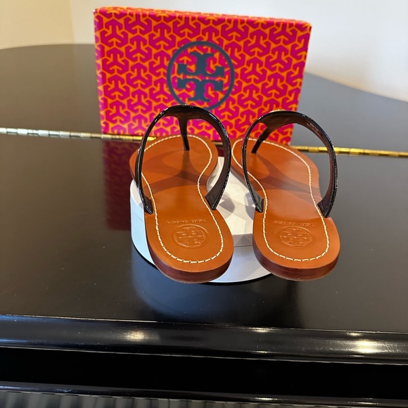 NWT Authentic Rare Luxury Minimalist Tory Burch Black Patent Cameron Thong - Picture 10 of 17